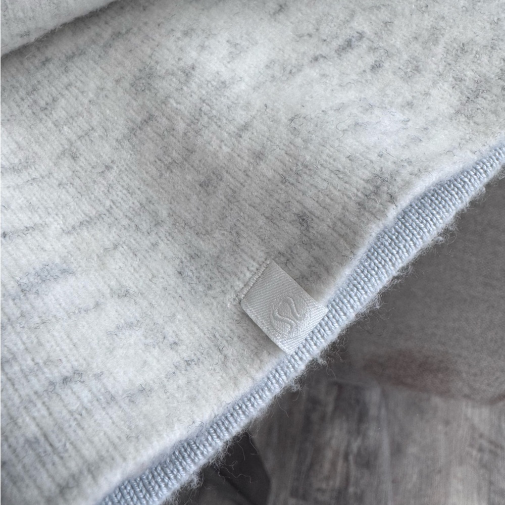 Lululemon 🍋 Weekend Wander Jacket - Color: Heathered Light Ivory / Silver Ice - Picture 3 of 10